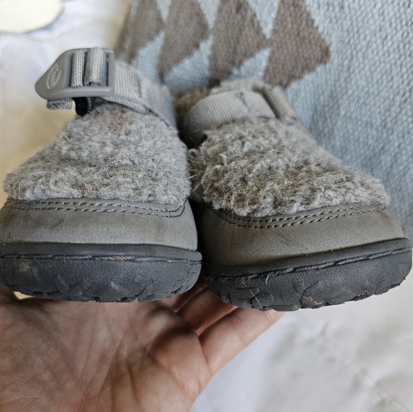 Chacos Ramble Fluff bootie. Shearling Cozy Gray Kids Sz 1. Unisex - Picture 9 of 11